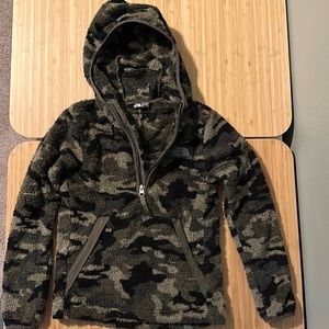 Boys small used north face camo fleece/Sherpa pullover